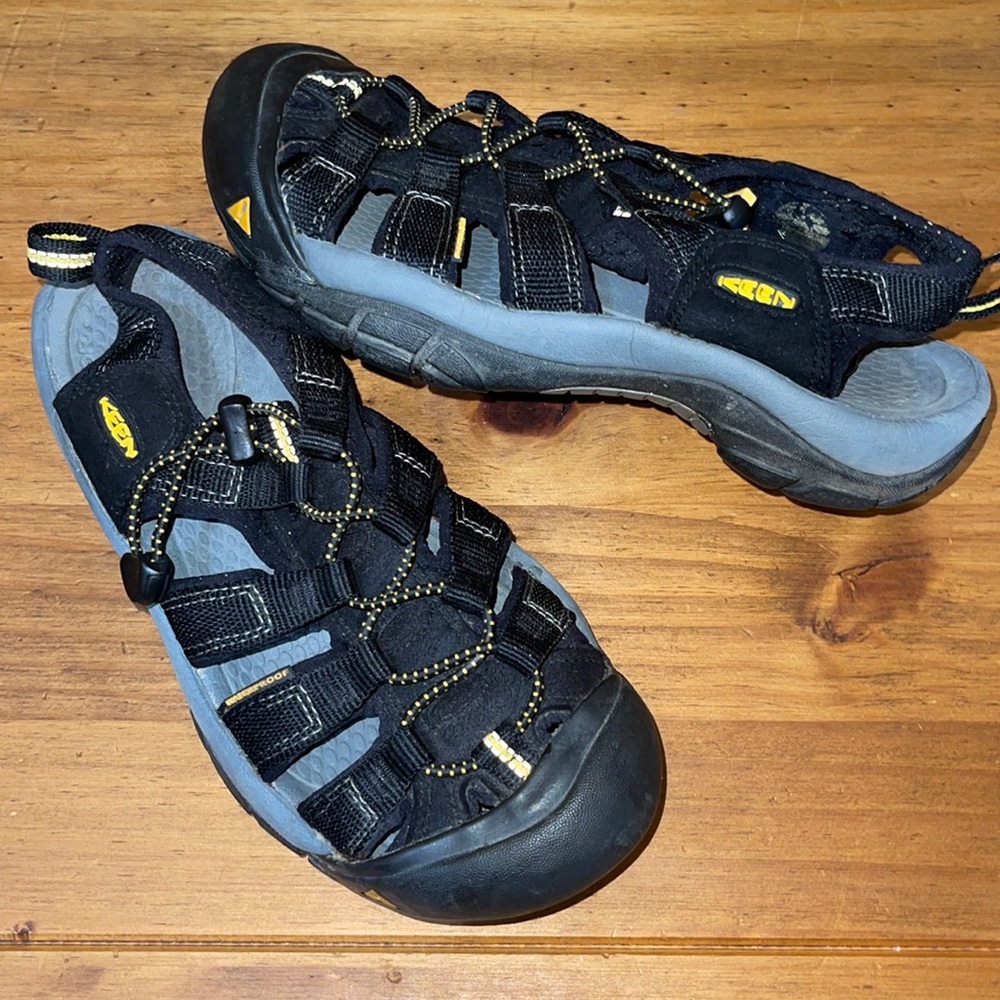 KEEN Newport H2 water shoes sandals size 7
